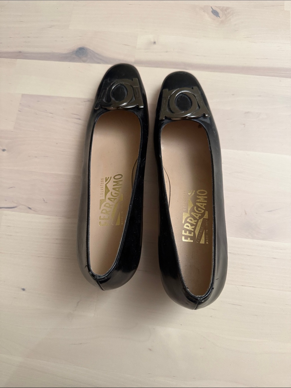 Salvatore Ferragamo Black Patent Leather Vara-Style Flats - Picture 7 of 9